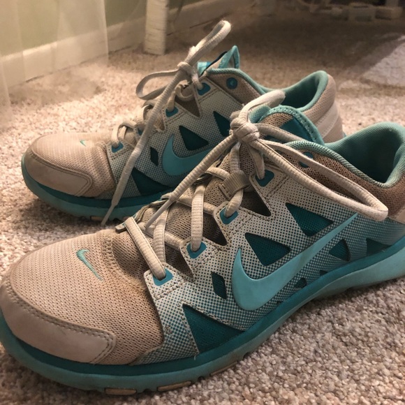 Nike Women’s Flex Supreme TR 2 Running Shoes - Picture 2 of 4